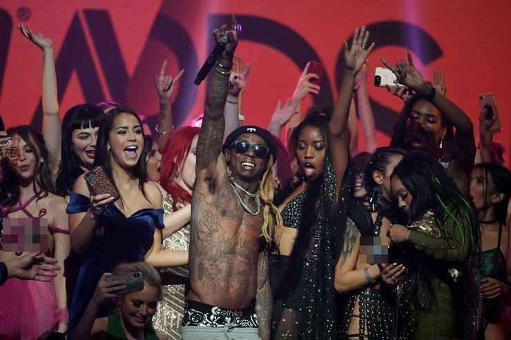 AVN awards 2018 16 music2 blurred tmp